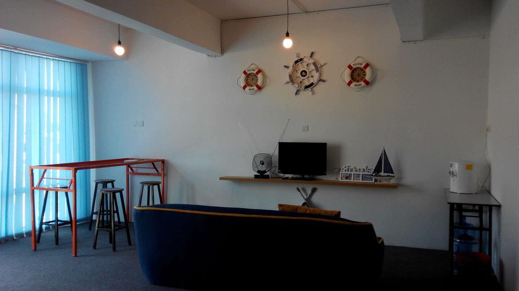Roof Talk Theme Hostel Джохор-Бару Экстерьер фото