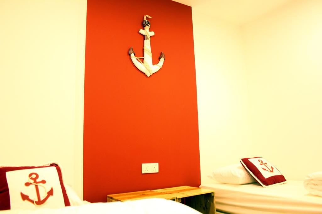 Roof Talk Theme Hostel Джохор-Бару Экстерьер фото