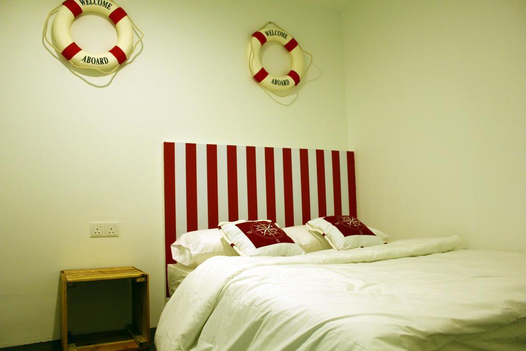 Roof Talk Theme Hostel Джохор-Бару Номер фото