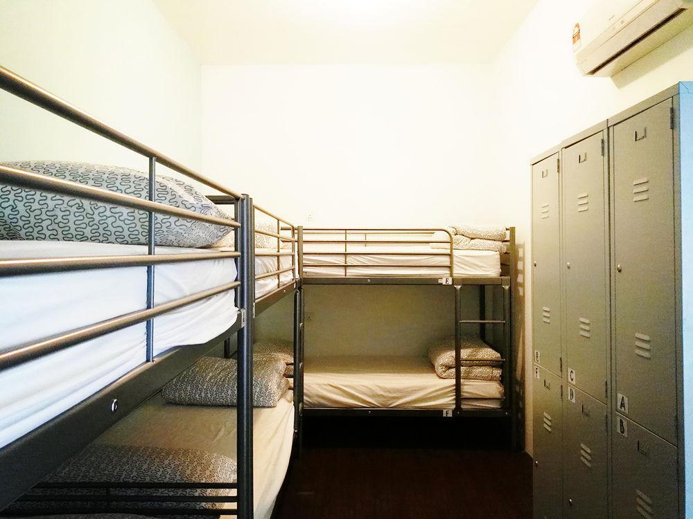 Roof Talk Theme Hostel Джохор-Бару Экстерьер фото