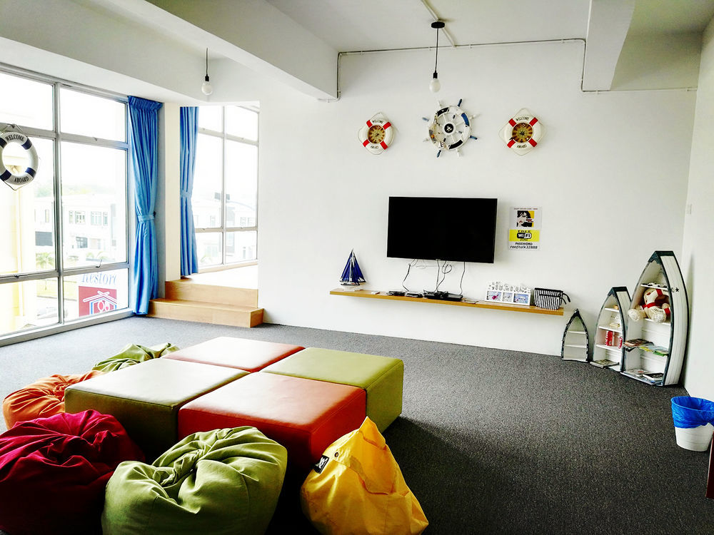 Roof Talk Theme Hostel Джохор-Бару Экстерьер фото