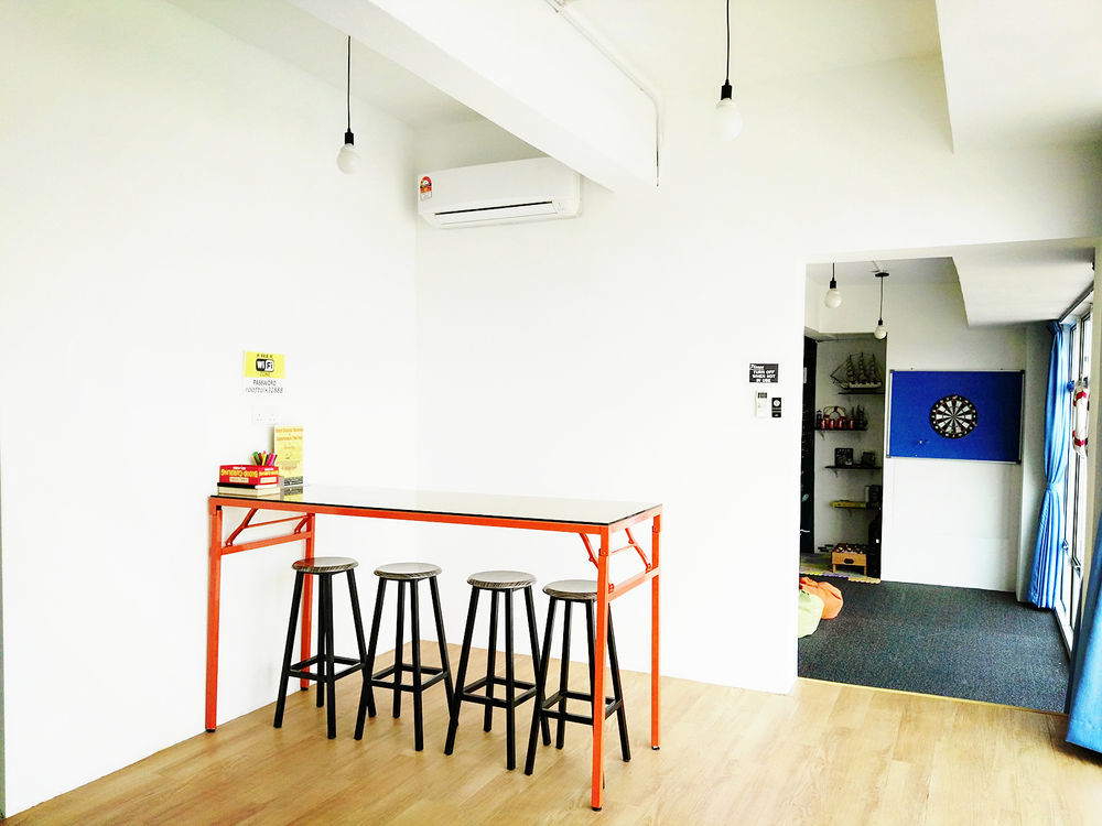 Roof Talk Theme Hostel Джохор-Бару Экстерьер фото