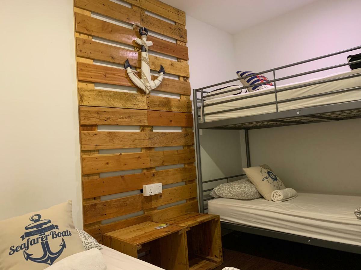 Roof Talk Theme Hostel Джохор-Бару Экстерьер фото